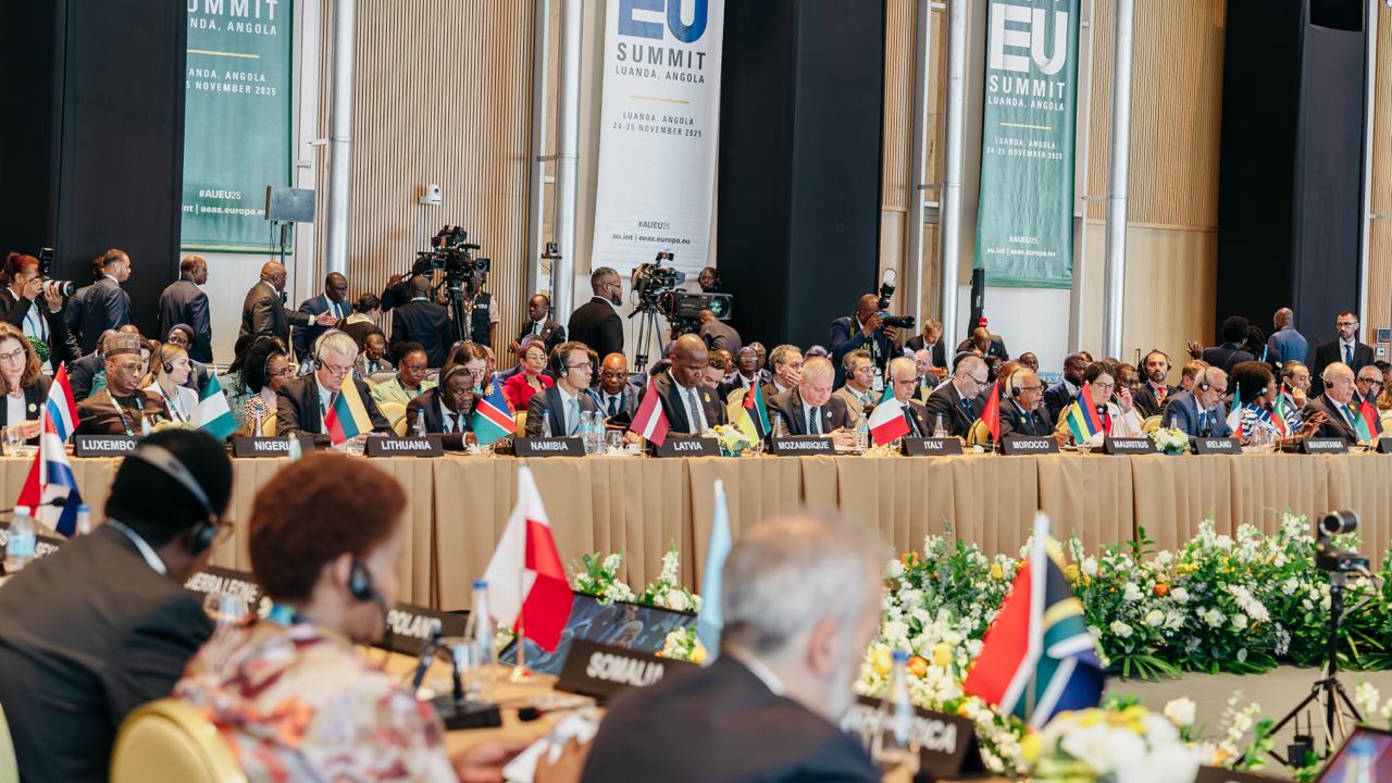 Presidente da República participa na sessão temática da II Cimeira UA-UE em Luanda